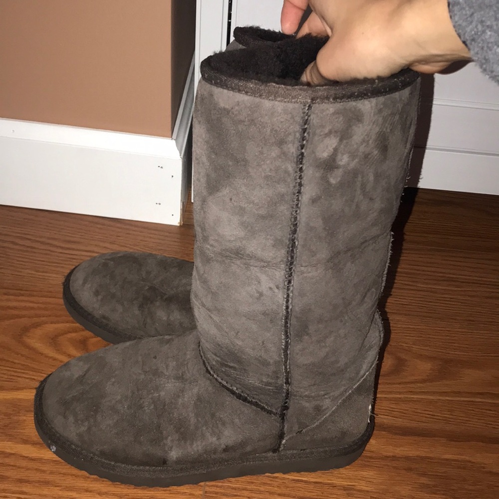Lightly worn chocolate uggs